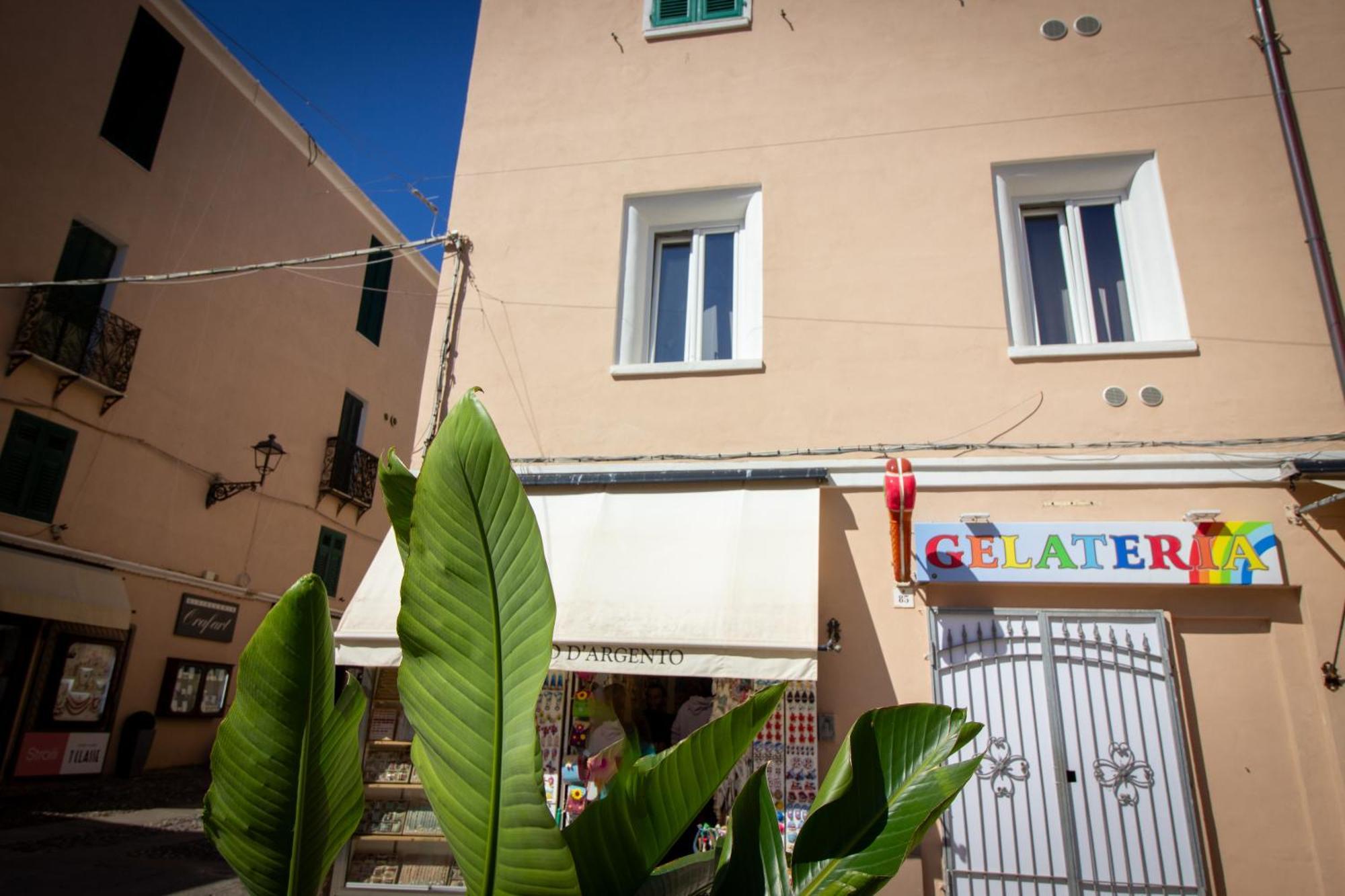 Appartamento In Centro Alghero Luaran gambar